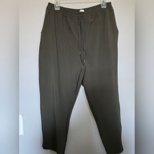 Womans Lululemon On The Fly Crop Olive Drawstring Pants